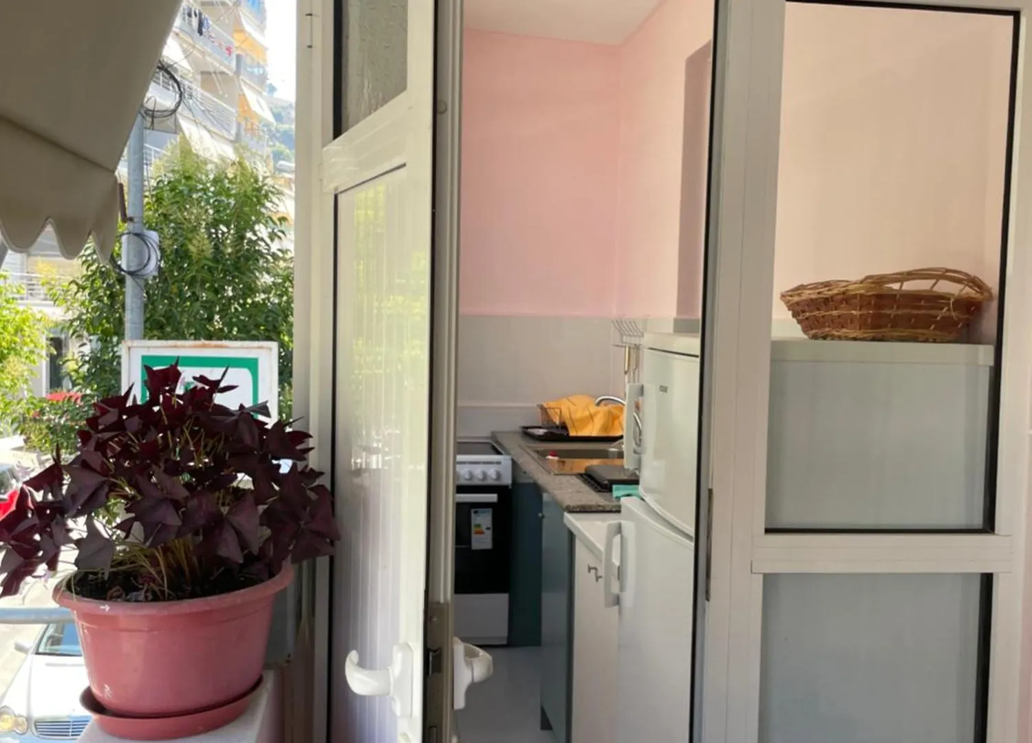 Avocado Balcony Apartment Sarande