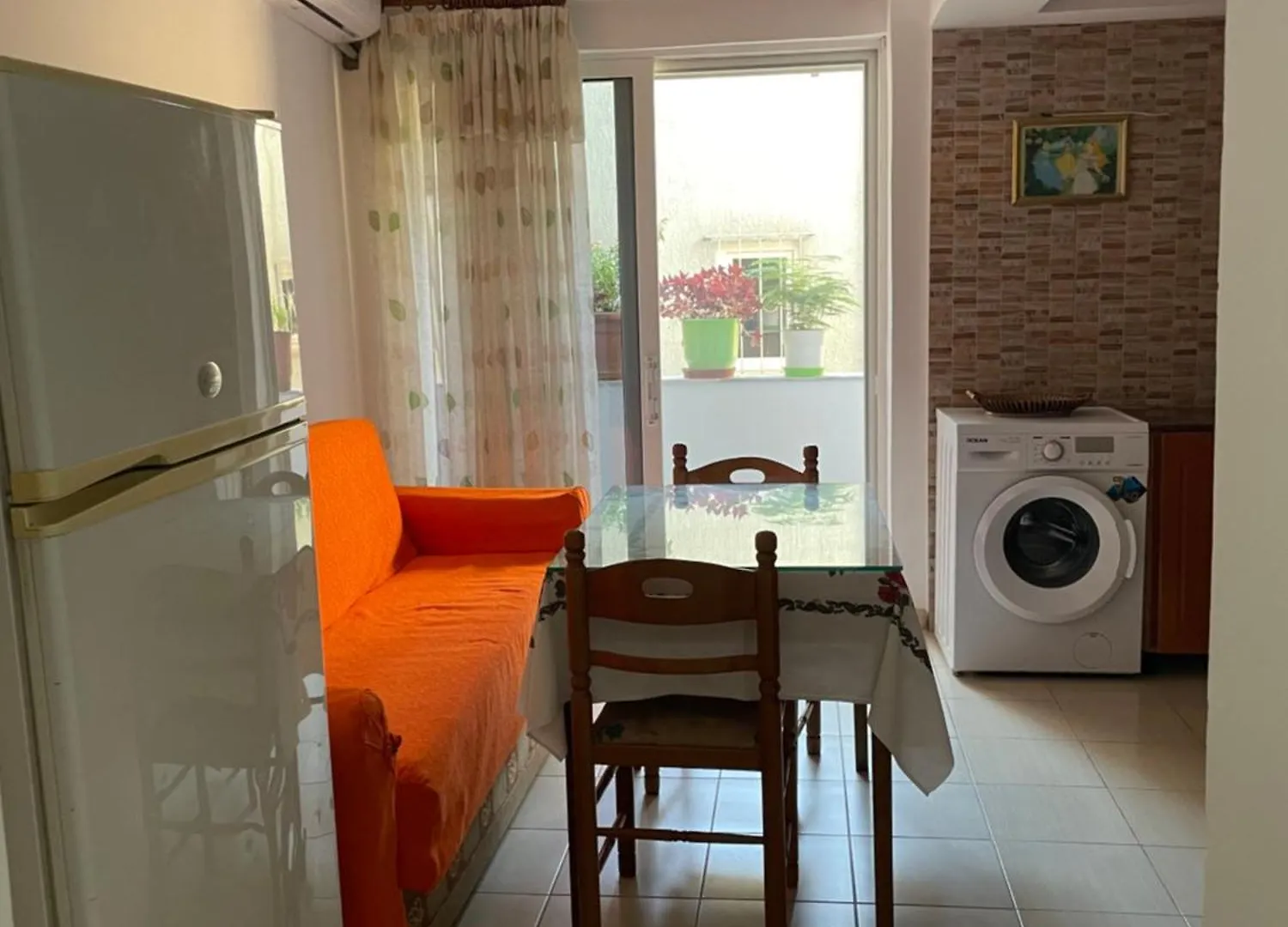 Avocado Balcony Apartment Sarande